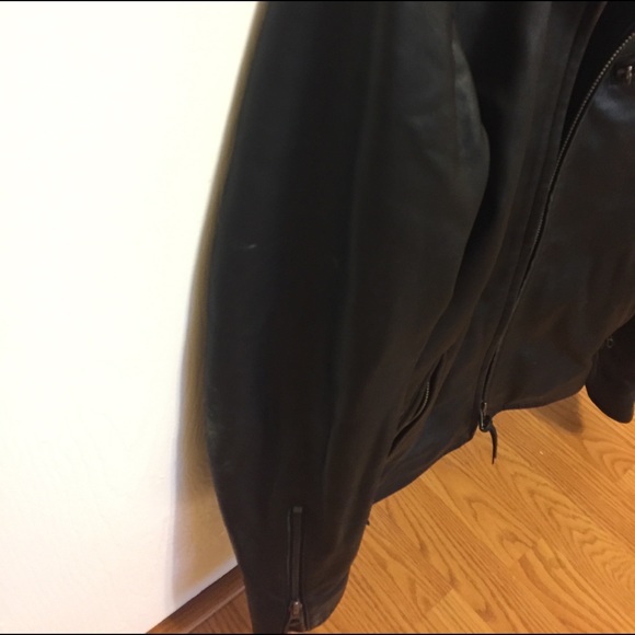 Leather jacket - Picture 2 of 7